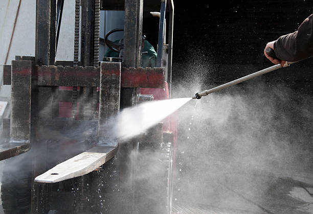 Best Pool Deck Cleaning  in Hlsboro, IL